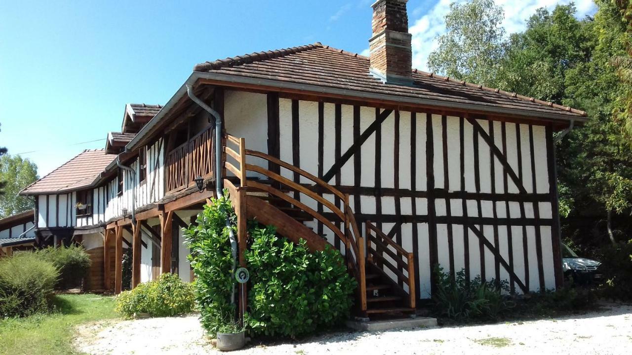 Les Fortelles Chatillon-sur-Broue Экстерьер фото